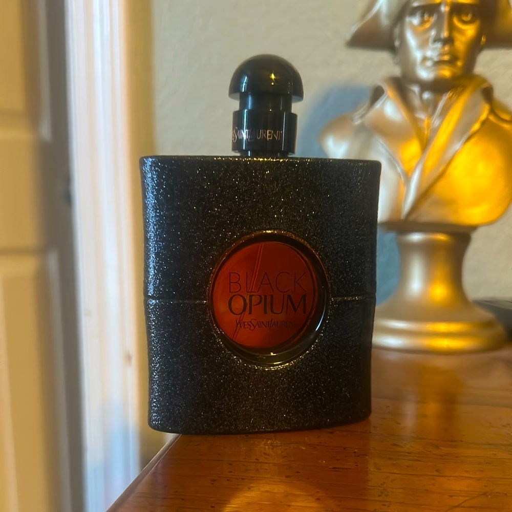 Yves Saint Laurent Black Opium Perfume